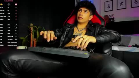 Lyle Bennett Freelance Model online show from July 28, 7:39 pm