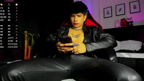 Lyle Bennett Freelance Model online show from August 1, 12:15 pm