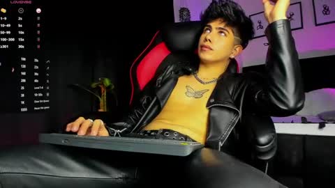 Lyle Bennett Freelance Model online show from August 6, 1:51 am