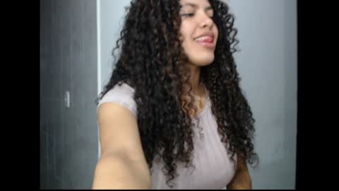 Snapshot of lylii_evans chatting on January 7, 3:35 am lylii_evans online show from January 7, 3:35 am