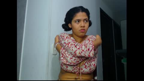 Snapshot of lylii_evans chatting on January 13, 7:11 am lylii_evans online show from January 13, 7:11 am