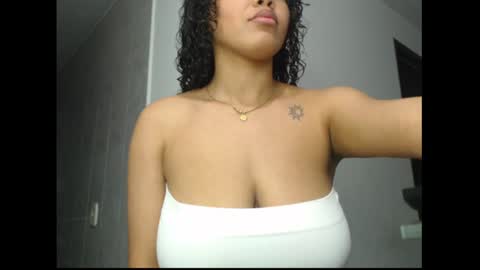 Snapshot of lylii_evans chatting on January 15, 3:33 am lylii_evans online show from January 15, 3:33 am