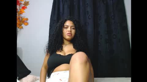 Snapshot of lylii_evans chatting on October 15, 10:21 pm lylii_evans online show from October 15, 10:21 pm