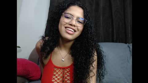 Snapshot of lylii_evans chatting on November 19, 1:27 am lylii_evans online show from November 19, 1:27 am