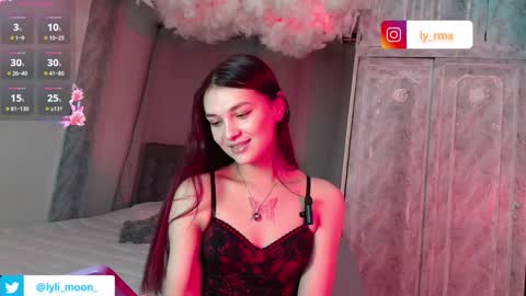Snapshot of lylita_moon chatting on December 21, 4:19 am Littl online show from December 21, 4:19 am