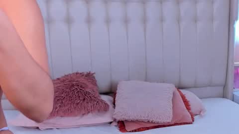 Lyn online show from September 29, 11:15 am