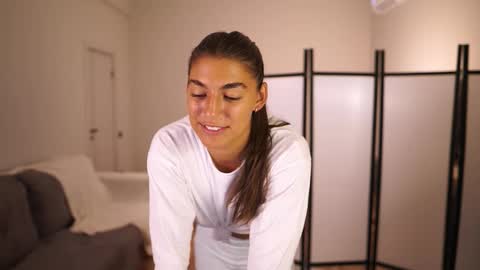  LYNN  online show from December 15, 6:17 am