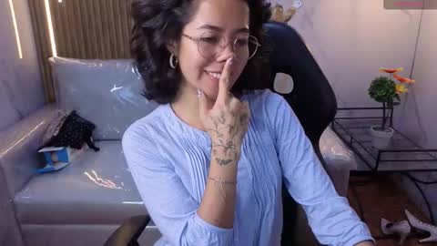 lynn_turner_ online show from February 6, 1:03 pm