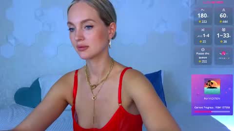Snapshot of lynna_sparks chatting on July 30, 2:43 am Lana online show from July 30, 2:43 am