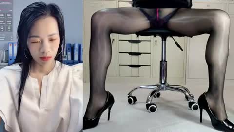 Snapshot of lynnalltop_165_keke chatting on June 22, 3:25 am lynnalltop_165_keke online show from June 22, 3:25 am
