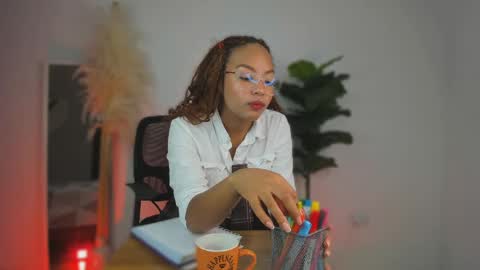 Snapshot of lynncute chatting on June 6, 4:17 am Law online show from June 6, 4:17 am