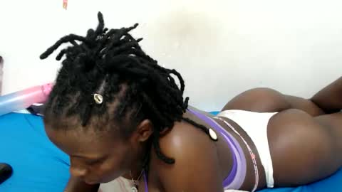 lyenne online show from October 23, 6:39 pm