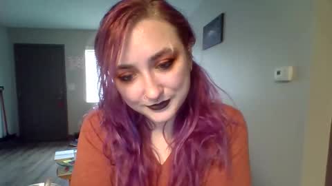 Lynn  online show from March 29, 8:20 pm