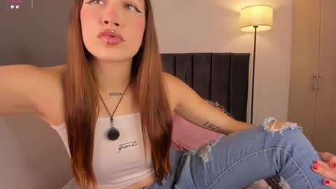 lynnsam_ online show from October 12, 9:47 pm