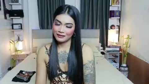 Snapshot of lytatto_lashes chatting on July 9, 3:16 pm lytatto_lashes online show from July 9, 3:16 pm