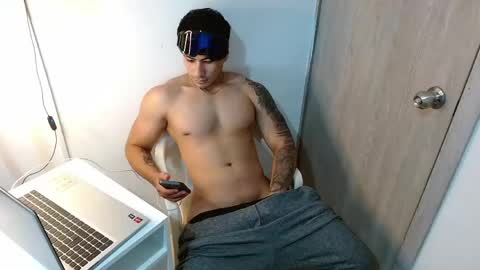 Snapshot of m1chaelx_ chatting on April 20, 2:58 am MICHAEL online show from April 20, 2:58 am