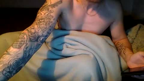 Snapshot of m1guele chatting on January 9, 1:29 am Fucklover online show from January 9, 1:29 am