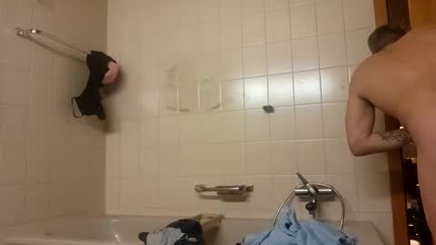 Snapshot of m1guele chatting on February 26, 11:04 pm Fucklover online show from February 26, 11:04 pm