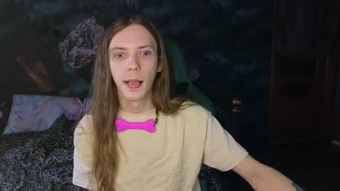 Snapshot of m1shq chatting on March 12, 9:55 am m1shq online show from March 12, 9:55 am