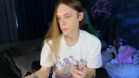 Snapshot of m1shq chatting on February 19, 10:22 am m1shq online show from February 19, 10:22 am