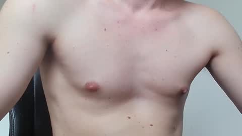 Snapshot of m3n1c chatting on March 15, 8:31 am m3n1c online show from March 15, 8:31 am