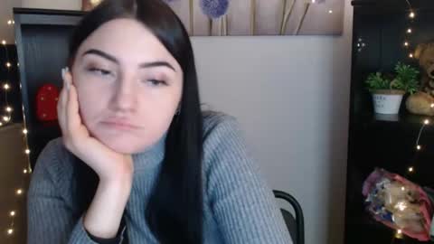 m_i_k_i_ online show from January 19, 2:21 pm