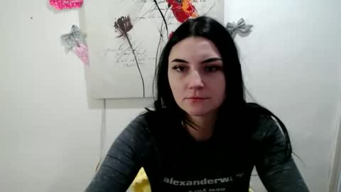 m_i_k_i_ online show from February 17, 10:45 am