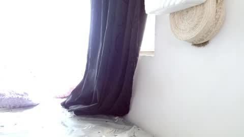 maaddy_thompson online show from April 18, 6:34 pm