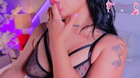 Snapshot of maaluuh chatting on May 2, 5:18 pm Malu Lopez online show from May 2, 5:18 pm