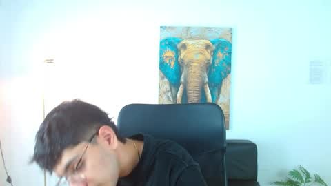 Max online show from March 31, 2:06 pm