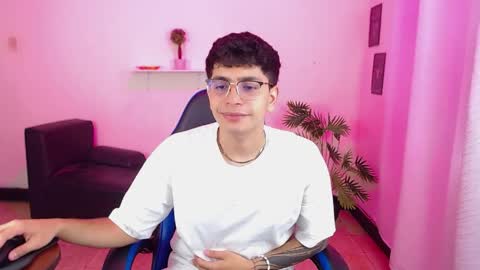 Max online show from April 8, 1:55 pm