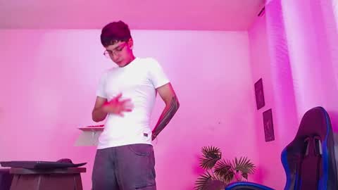 Max online show from April 9, 2:00 pm