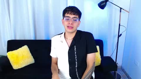 Max online show from April 18, 8:42 pm