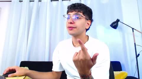 Max online show from April 20, 2:31 pm