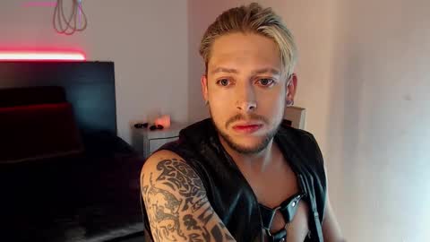 Snapshot of maaxxxrider chatting on November 1, 4:14 am YES MASTER  online show from November 1, 4:14 am