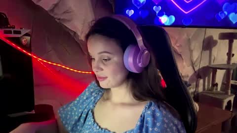 Snapshot of mabelneonakis chatting on May 23, 6:12 pm Apolonia online show from May 23, 6:12 pm