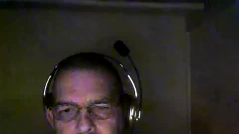 mac_dad01 online show from December 7, 10:34 am