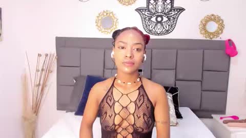 Snapshot of macarena_williams chatting on February 12, 12:22 pm macarena_williams online show from February 12, 12:22 pm