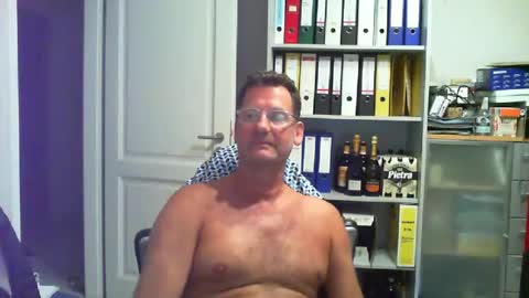 Snapshot of macfly67 chatting on June 24, 10:09 pm macfly67 online show from June 24, 10:09 pm