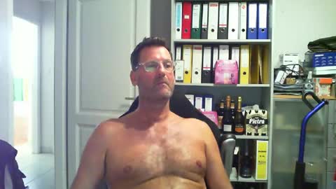 Snapshot of macfly67 chatting on August 6, 4:31 pm macfly67 online show from August 6, 4:31 pm