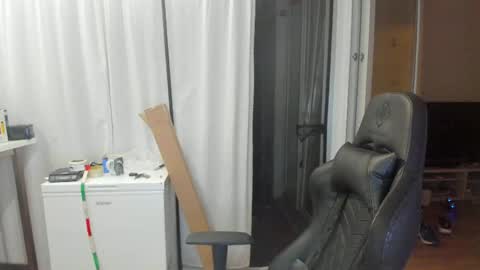 Snapshot of machinegun3dx chatting on April 28, 8:14 pm Andy online show from April 28, 8:14 pm