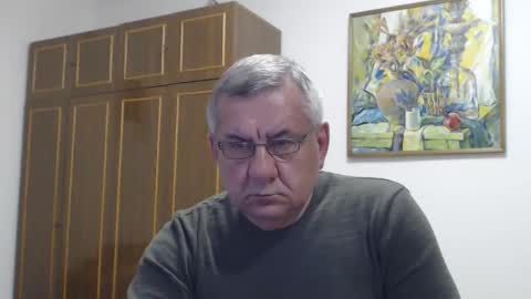 Snapshot of machomale3 chatting on May 4, 8:27 pm Macho online show from May 4, 8:27 pm