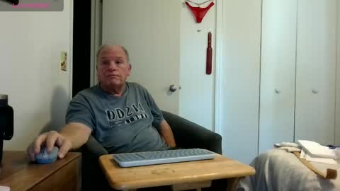 Snapshot of mackdocc001 chatting on April 25, 3:20 pm mackdocc001 online show from April 25, 3:20 pm