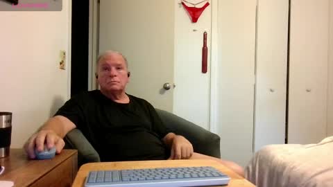 Snapshot of mackdocc001 chatting on April 28, 2:11 pm mackdocc001 online show from April 28, 2:11 pm