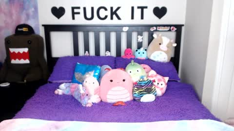 Mackenzie Wolfe online show from October 27, 3:21 am