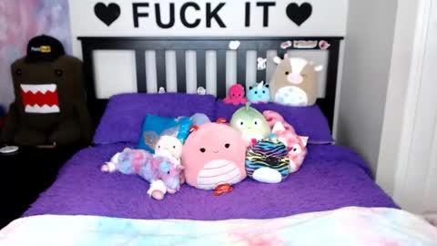 Mackenzie Wolfe online show from November 29, 3:31 am