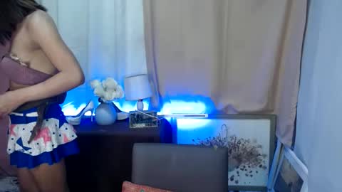 Snapshot of madalina1992 chatting on January 13, 8:05 am madalina1992 online show from January 13, 8:05 am