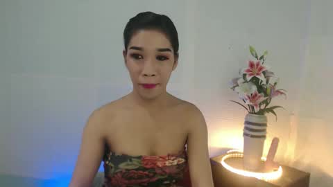 Snapshot of madalina1992 chatting on February 9, 10:21 pm madalina1992 online show from February 9, 10:21 pm