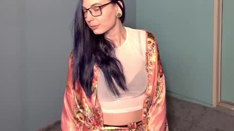 Madam Edgewood online show from December 2, 8:11 pm