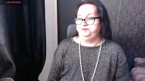 Snapshot of madam_sanjanne chatting on May 18, 4:07 am Madam Sanjanne online show from May 18, 4:07 am